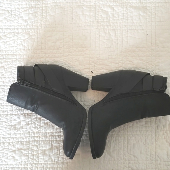 Apt 9 Fulton Black Heeled Ankle Boots size 6 1/2 - Picture 3 of 13